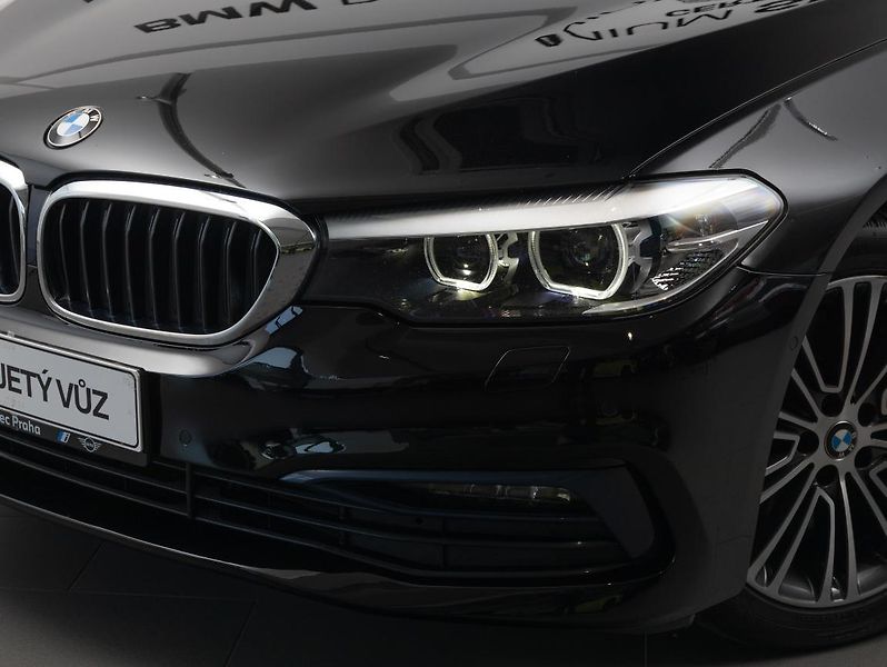 BMW Řada 5 540i xDrive Touring - fotka 7 z 22