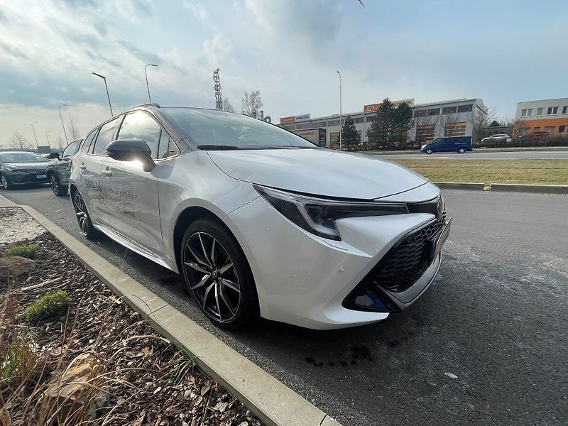 Toyota Corolla 2.0 Hybrid GR SPORT - fotka 9 z 28