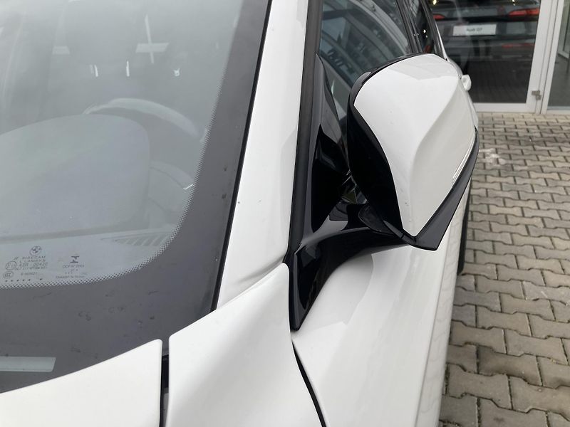BMW Řada 1 (2016) 118d xDrive, M paket, serviska - fotka 35 z 35