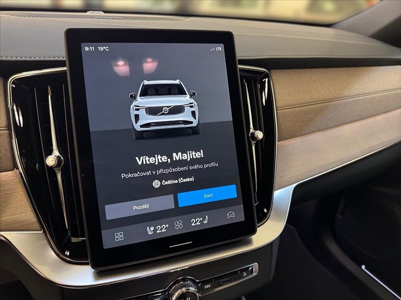 Volvo XC90 (2025) 2,0 Akční cena  Plus Dark 3423 - fotka 8 z 14