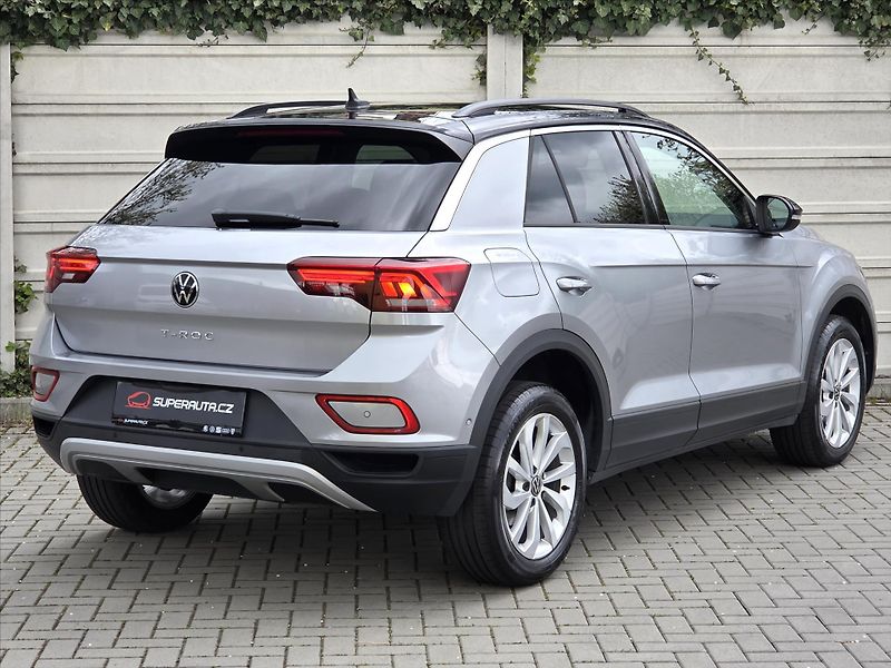 Volkswagen T-Roc 1,5 TSi 110kW DSG Life Tov.zár - fotka 6 z 22