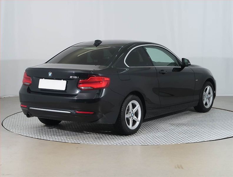 BMW Řada 2 (2018) 218i, Automat, Serv.kniha - fotka 5 z 21