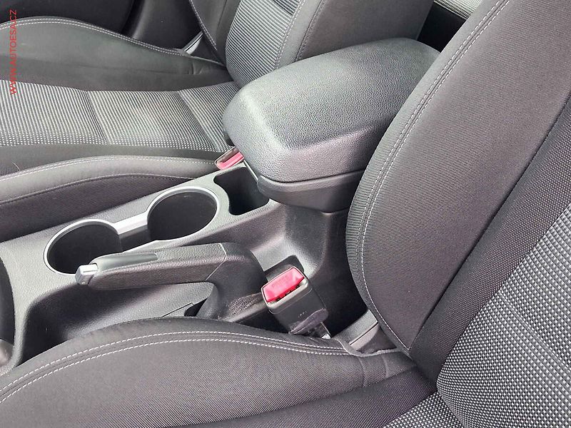 Hyundai i30 (2016) 1.6 CRDI, 2.maj,ČR, servis - fotka 17 z 19