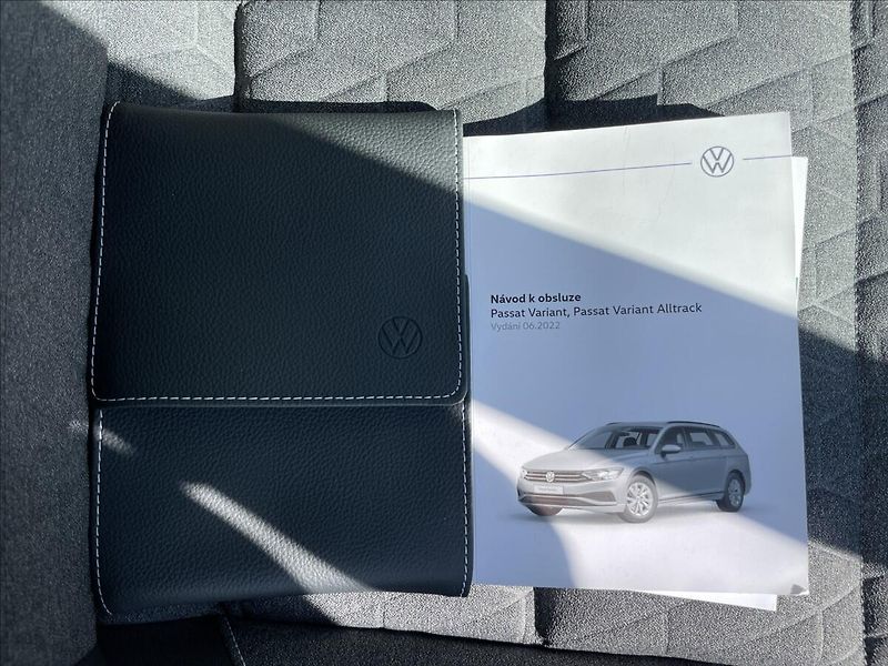 Volkswagen Passat Variant 2,0 TDI DSG R-line Pak LED+ACC - fotka 18 z 22