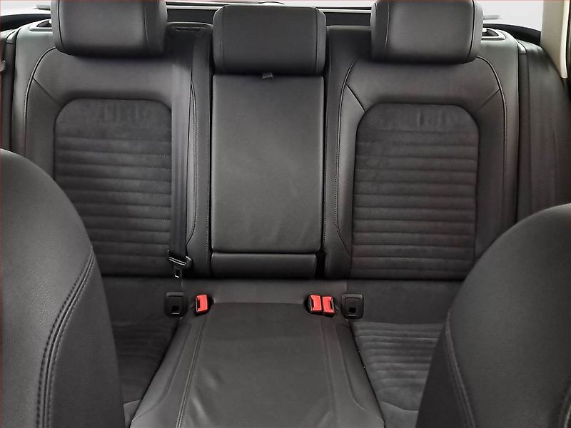 Volkswagen Passat (2018) R-Line 2.0 TDI, Automat, ČR - fotka 10 z 18