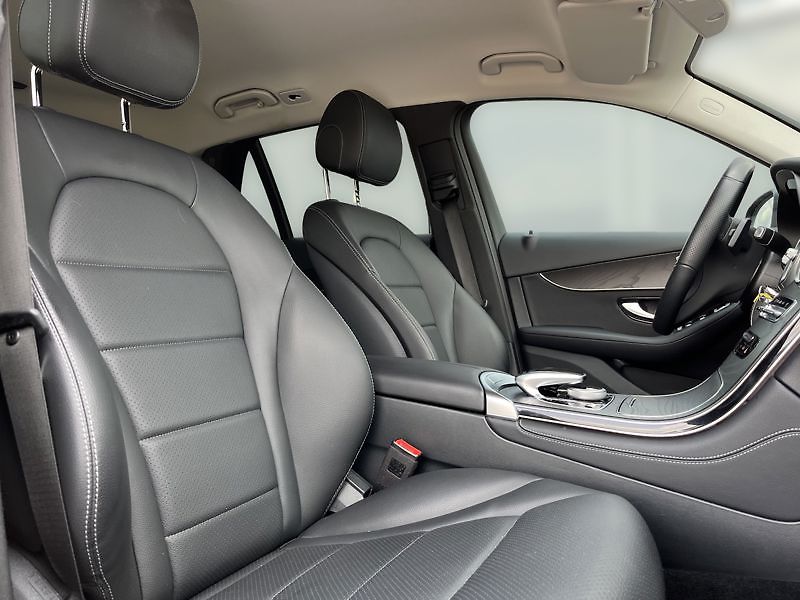 Mercedes-Benz GLC SUV 250 4MATIC 38 000 km - fotka 16 z 21