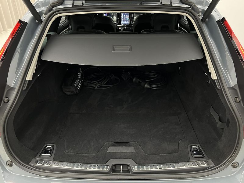 Volvo V90 T6 AWD RECHARGE DARK PLUS - fotka 5 z 46