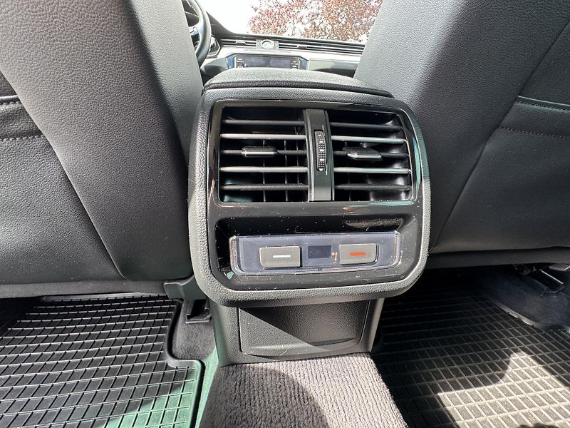 Volkswagen Passat 2.0TDi R-Line 110kWDSG - fotka 27 z 27