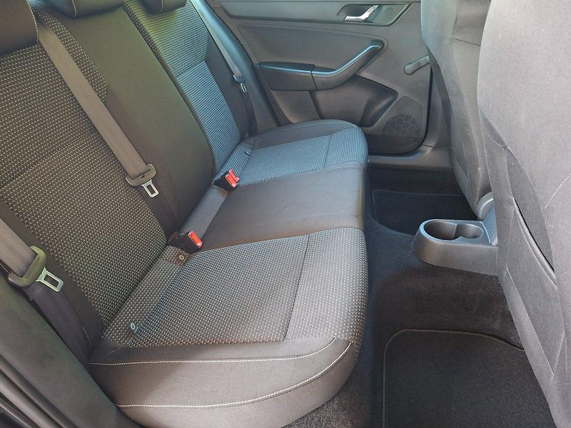 Škoda Rapid (2014) SPBK 1.2TSI 77kW -VÝBAVA! - fotka 20 z 28