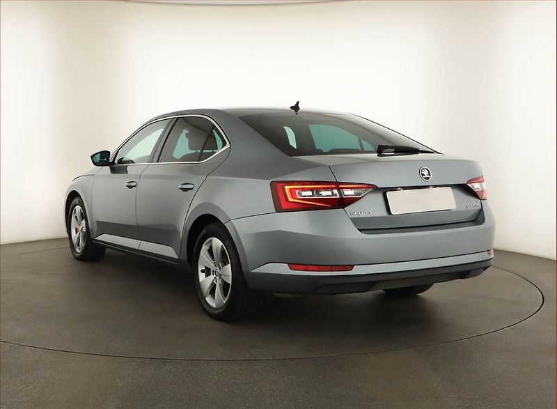 Škoda Superb (2017) 1.8 TSI, Automat, Navi - fotka 4 z 18