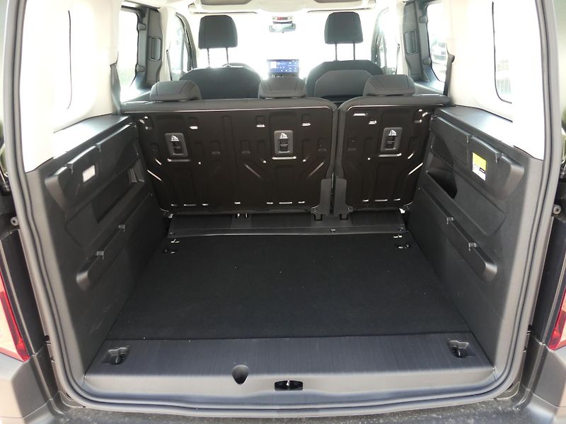 Citroën Berlingo (2026) PLUS PROFI Diesel 100k Manual - fotka 10 z 20