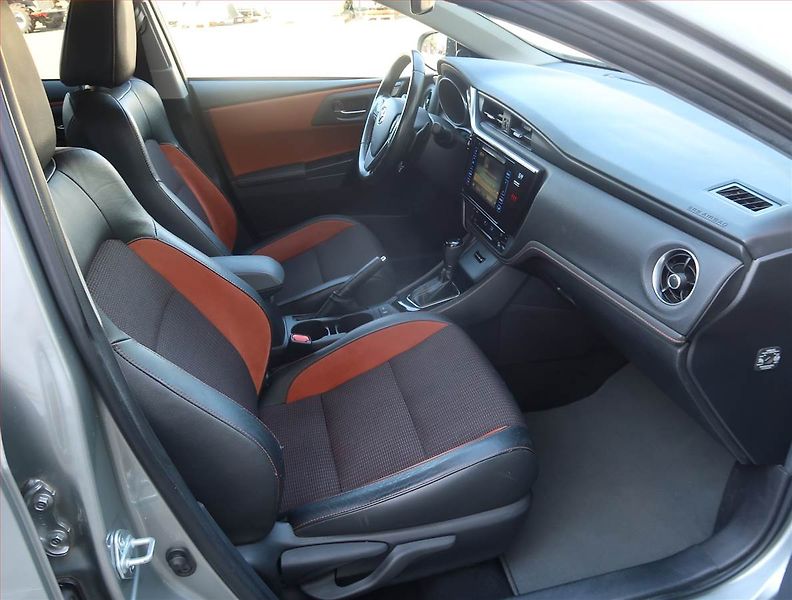 Toyota Auris (2017) Executive 1.6 Valvematic - fotka 9 z 22
