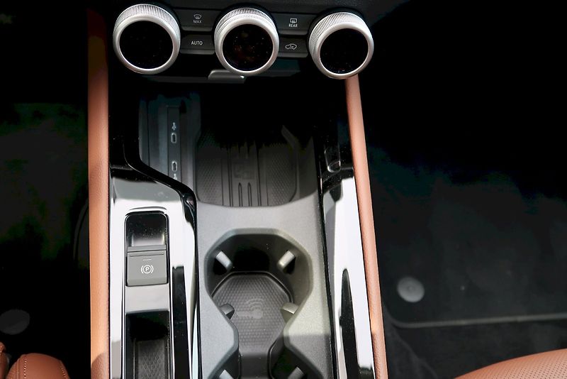 Škoda Superb (2024) Combi L&K 2,0 TDi/110  kW DSG - fotka 23 z 33