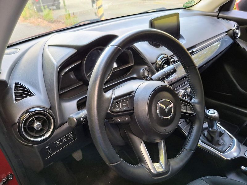 Mazda 2 1.5 benzin 66 kw - fotka 11 z 31