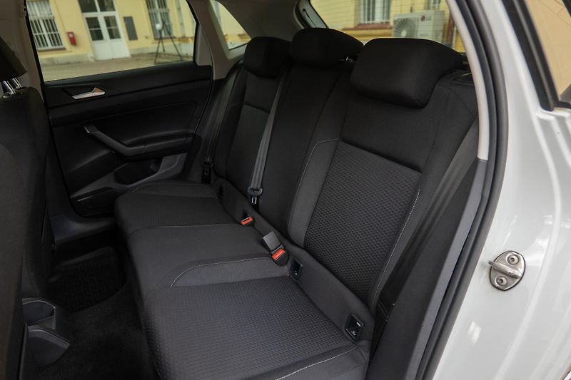 Volkswagen Polo 1.0 TSI DSG Klima CarPlay - fotka 17 z 30