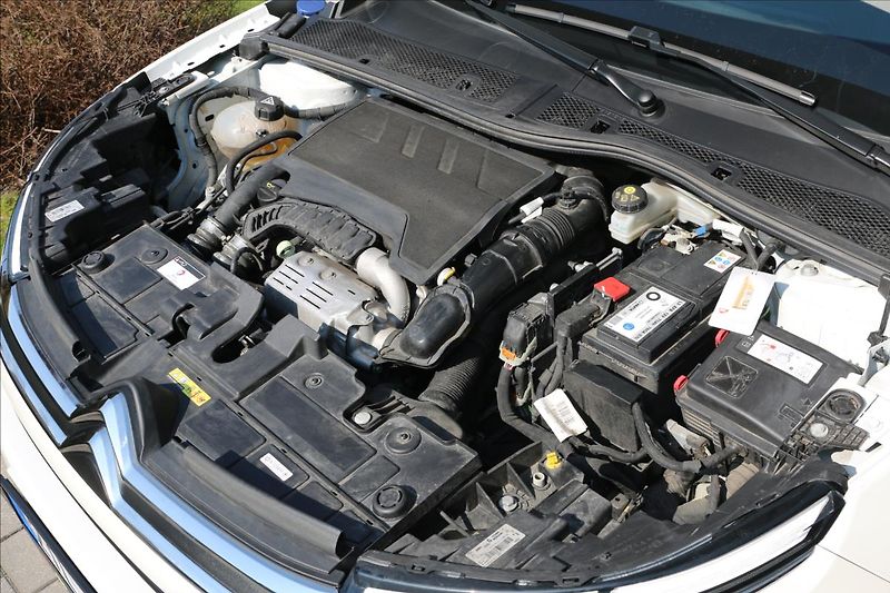 Citroën C4 1,2 1. Majitel, ČR, DPH - fotka 43 z 50