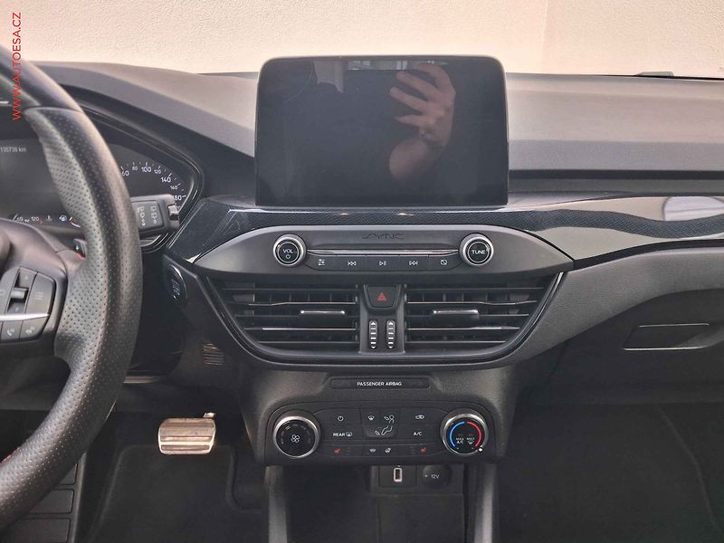 Ford Focus (2019) 1.5EB, ST-Line, AT - fotka 12 z 19