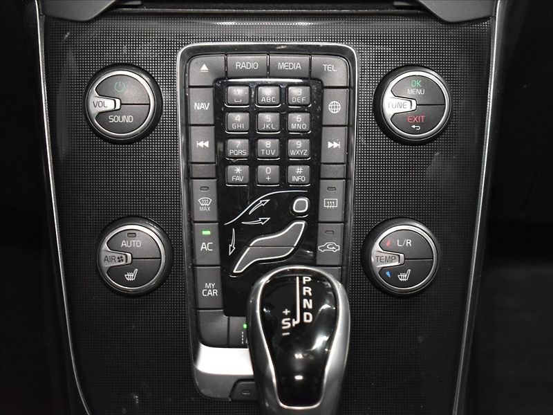Volvo V40 2,0 D3 Cross Country Adapt.tem - fotka 13 z 25