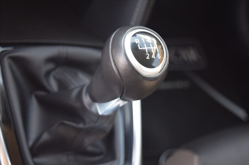 Mazda 2 1,5 i 66KW NÍZKÉ KM NOVÁ STK - fotka 45 z 49