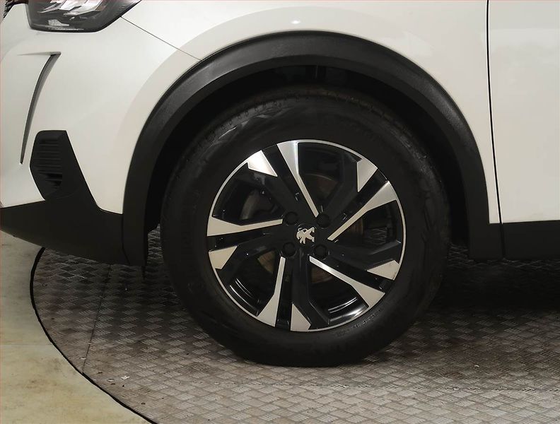 Peugeot 2008 (2023) Allure 1.2 PureTech, Automat - fotka 15 z 17