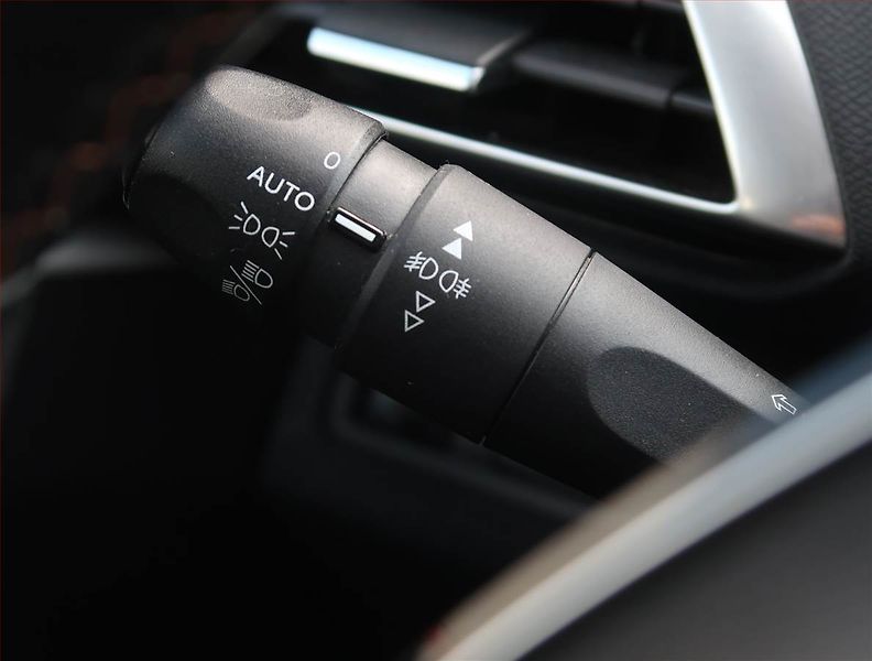 Peugeot 5008 (2017) PureTech 130, Serv.kniha - fotka 18 z 22