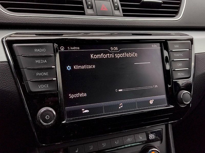 Škoda Superb (2015) Combi Ambition Business  2,0 T - fotka 12 z 36