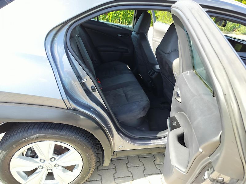 Lexus UX 250h BUSINESS edition,alcantara - fotka 18 z 24