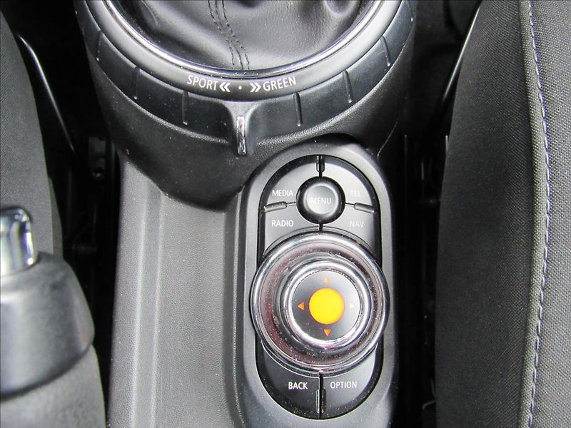 Mini Cooper 1,5 i 100kW - fotka 24 z 34