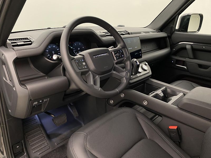 Land Rover Defender 110 D250 X-DYNAMIC SE AWD CZ - fotka 4 z 48