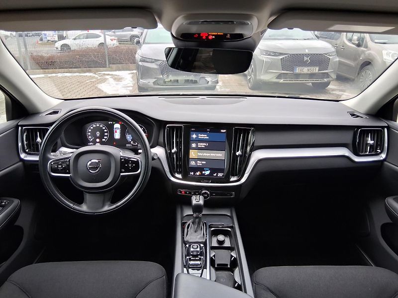 Volvo V60 MOMENTUM 2.0 D3 110 kW - fotka 2 z 27