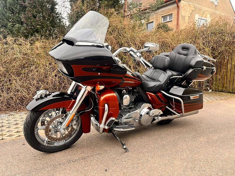 Harley-Davidson FLTRU Road Glide Ultra 1750 (2014) FLTRUSE Road Glide Ultra CVO R - fotka 4 z 16
