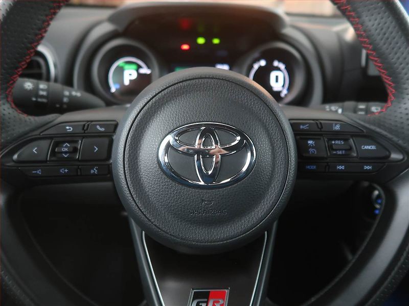Toyota Yaris (2023) GR Sport 1.5 VVT-i Hybrid - fotka 16 z 22