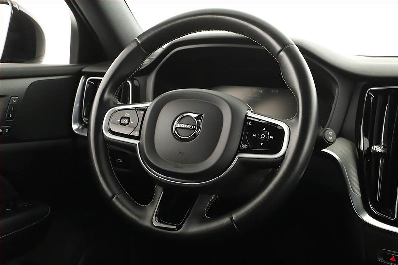 Volvo V60 (2021) R-Design B4 - fotka 15 z 17