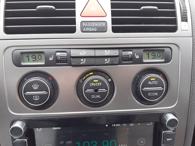 Volkswagen Touran (2007) Cross 2.0 TDi - fotka 12 z 32