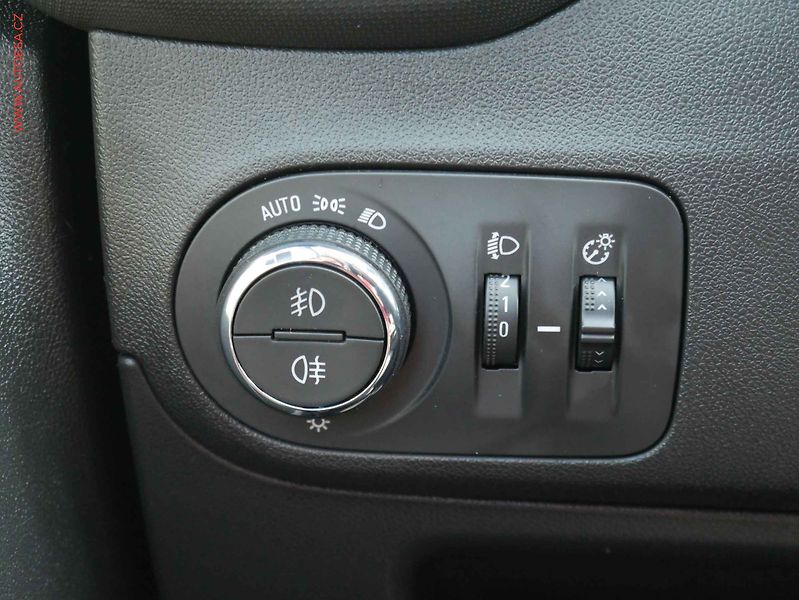 Opel Crossland X (2021) 1.2T, 1.maj,ČR, AC, tempo - fotka 18 z 20