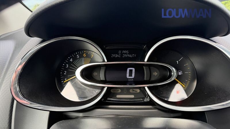 Renault Clio 1.2 16V - fotka 9 z 24