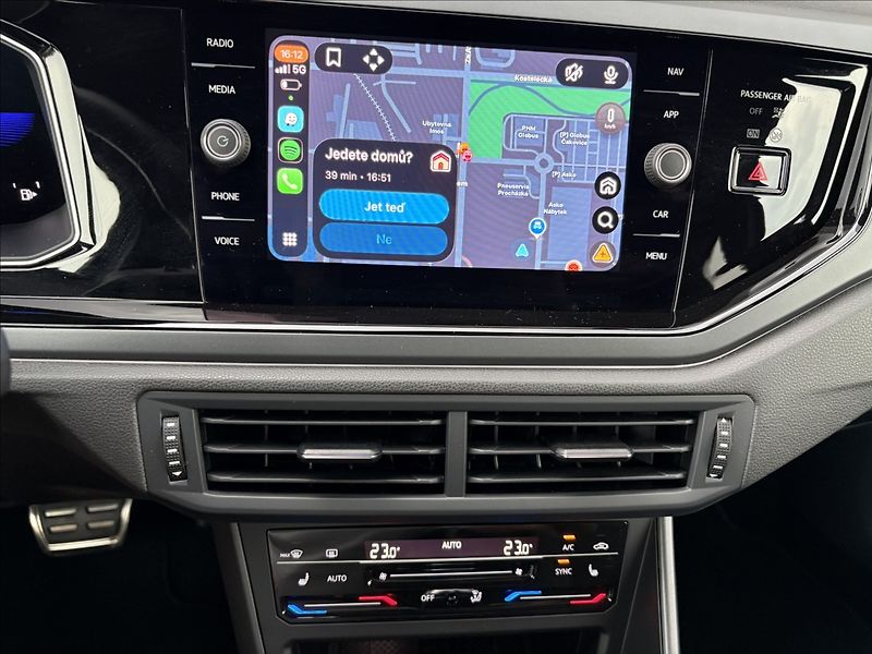 Volkswagen Taigo R- Line 1,0 TSI 81 KW DSG - fotka 17 z 35