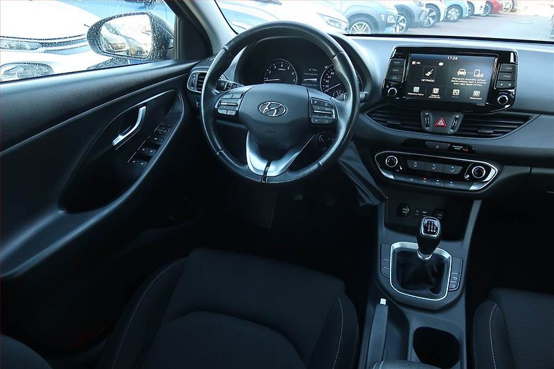 Hyundai i30 (2019) 1.4 T-GDI - fotka 7 z 17