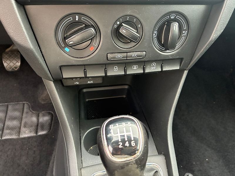 Škoda Rapid 1.2 TSi 81 kW Spaceback ČR - fotka 14 z 21