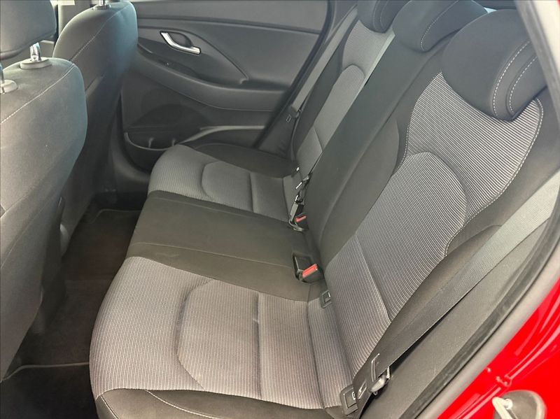 Hyundai i30 1,0 T-GDI COMFORT 1.MAJITEL - fotka 11 z 16