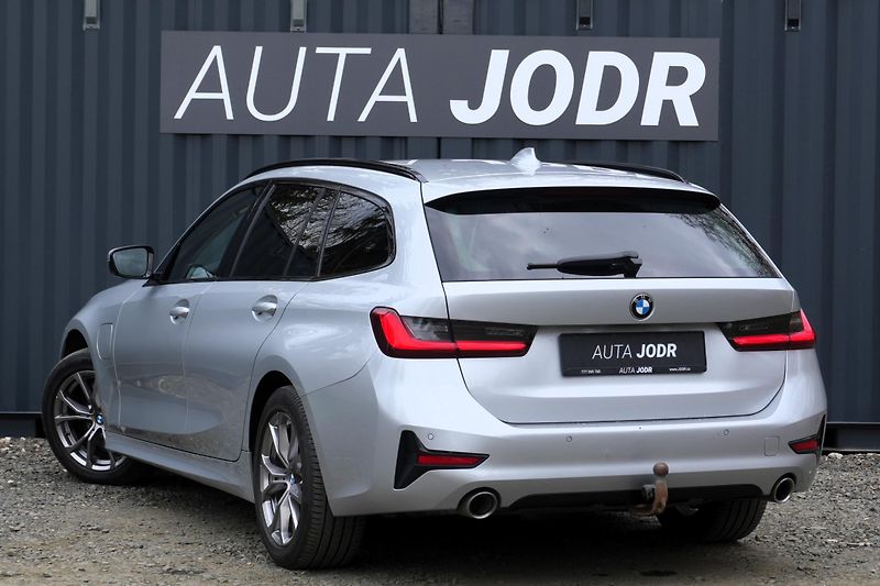 BMW Řada 3 330e xDrive, ACC, Tažné - fotka 6 z 39
