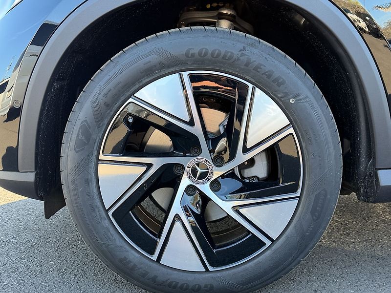 Mercedes-Benz GLC 200 d 4MATIC - fotka 26 z 35