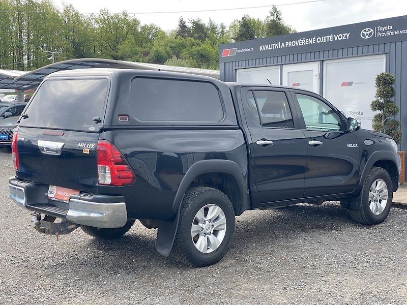 Toyota Hilux 2.4D, Webasto, automat, tažné - fotka 6 z 11