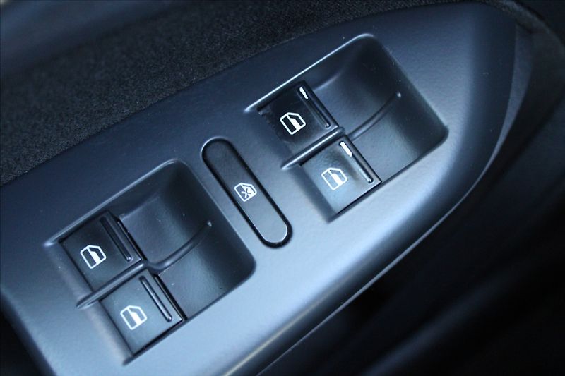 Volkswagen Touran 1,9 TDI  KLIMATIZACE,TEMPOMAT - fotka 14 z 29