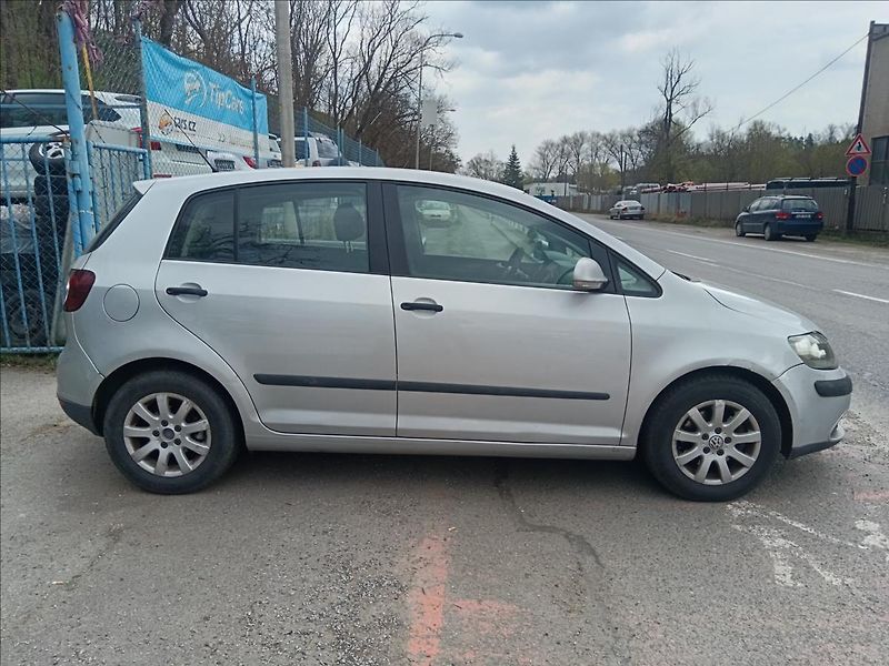 Volkswagen Golf Plus 1,9 TDi DSG  Comfortline - fotka 13 z 20