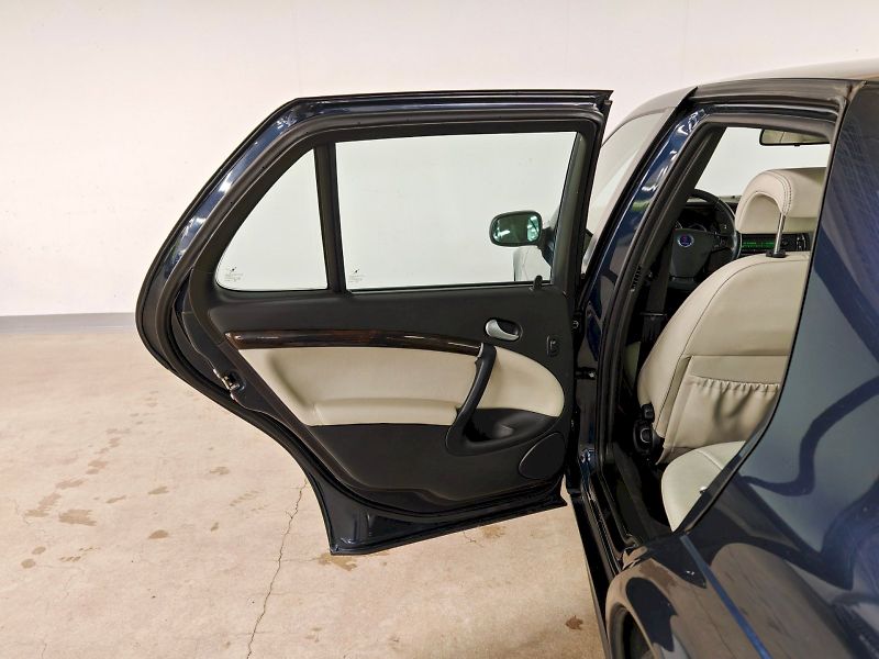 Saab 9-5 (2006) 2.0 Turbo Vector - fotka 17 z 23