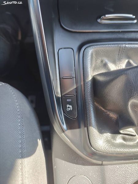 Kia Carens (2013) - fotka 29 z 33