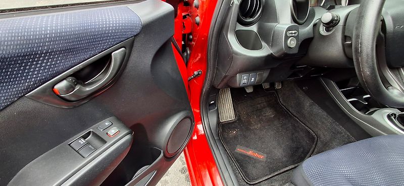 Honda Jazz 1.2 VTEC 66 kw - fotka 26 z 42