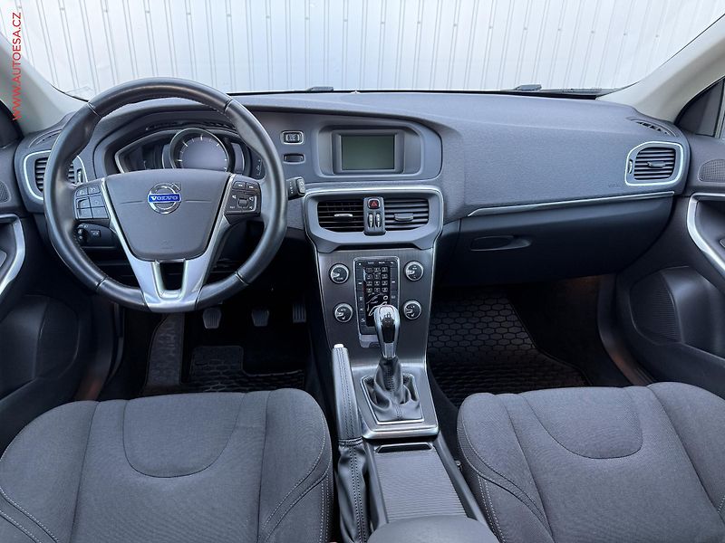 Volvo V40 (2014) 2.0D, AC, bixen, park.asist - fotka 8 z 15