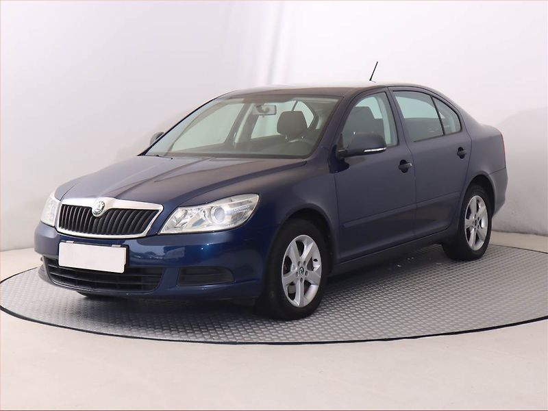 Škoda Octavia (2011) 1.6 TDI, Vyhř. sedaček - fotka 2 z 15